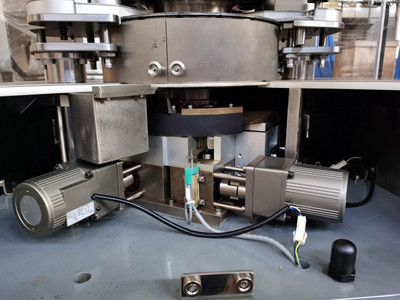 The thickness (filling)and hardness(pressure) is automatically controlled